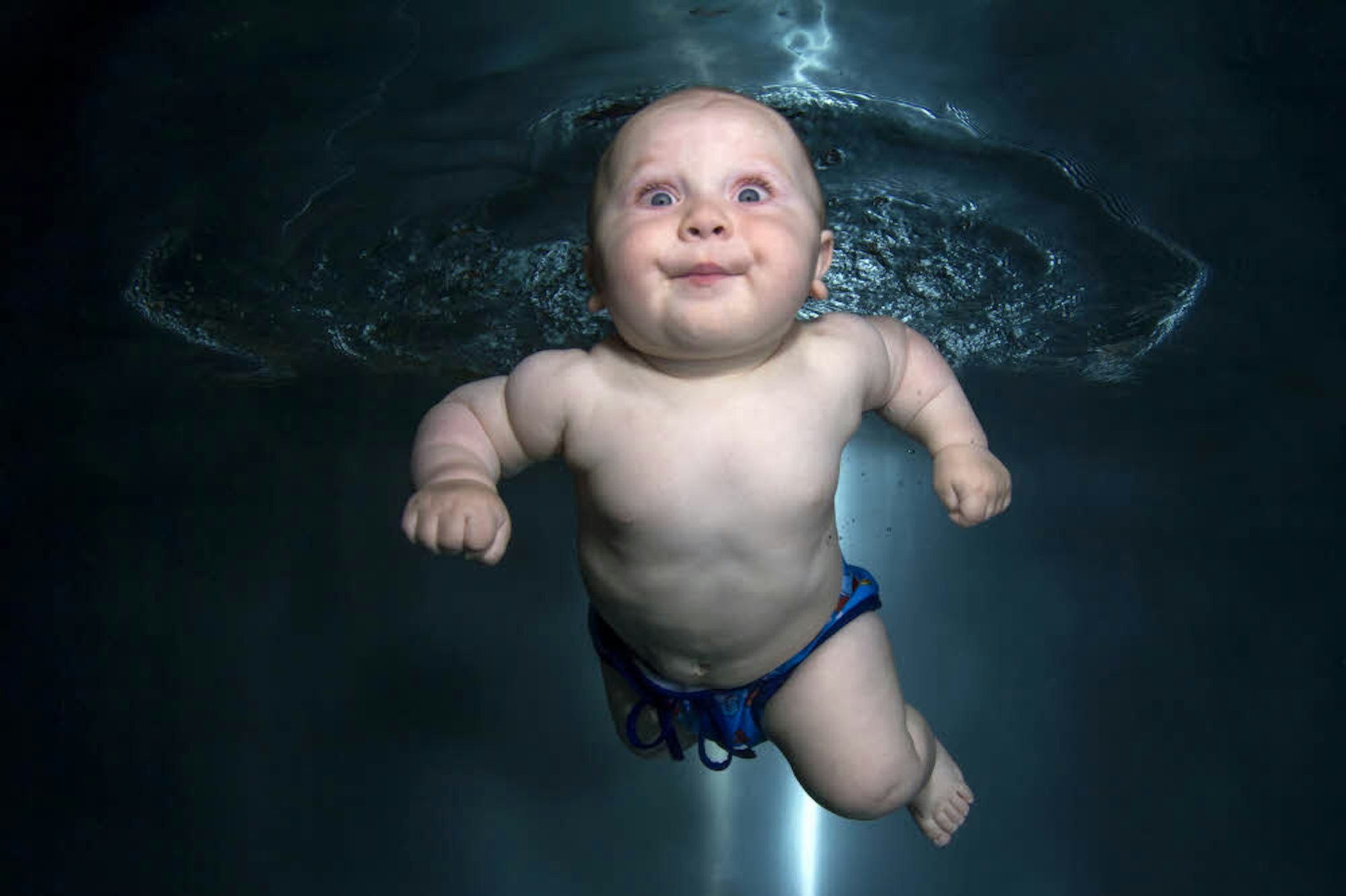 Ein Atemschutzreflex verhindert, dass tauchende Babys Wasser schlucken.