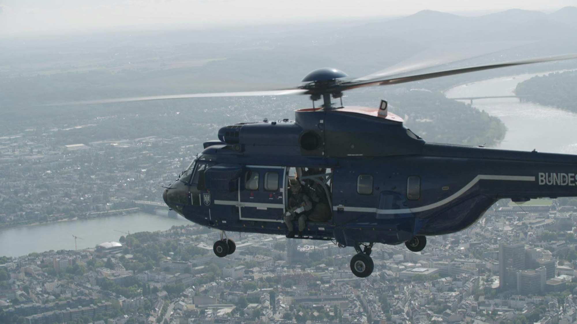 Einsatz über Bonn Abseilen vom Hubschrauber