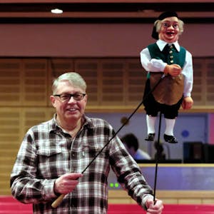 Puppenspieler Hans Fey und „Mählwurms Pitter“, Wirt in Knollendorf