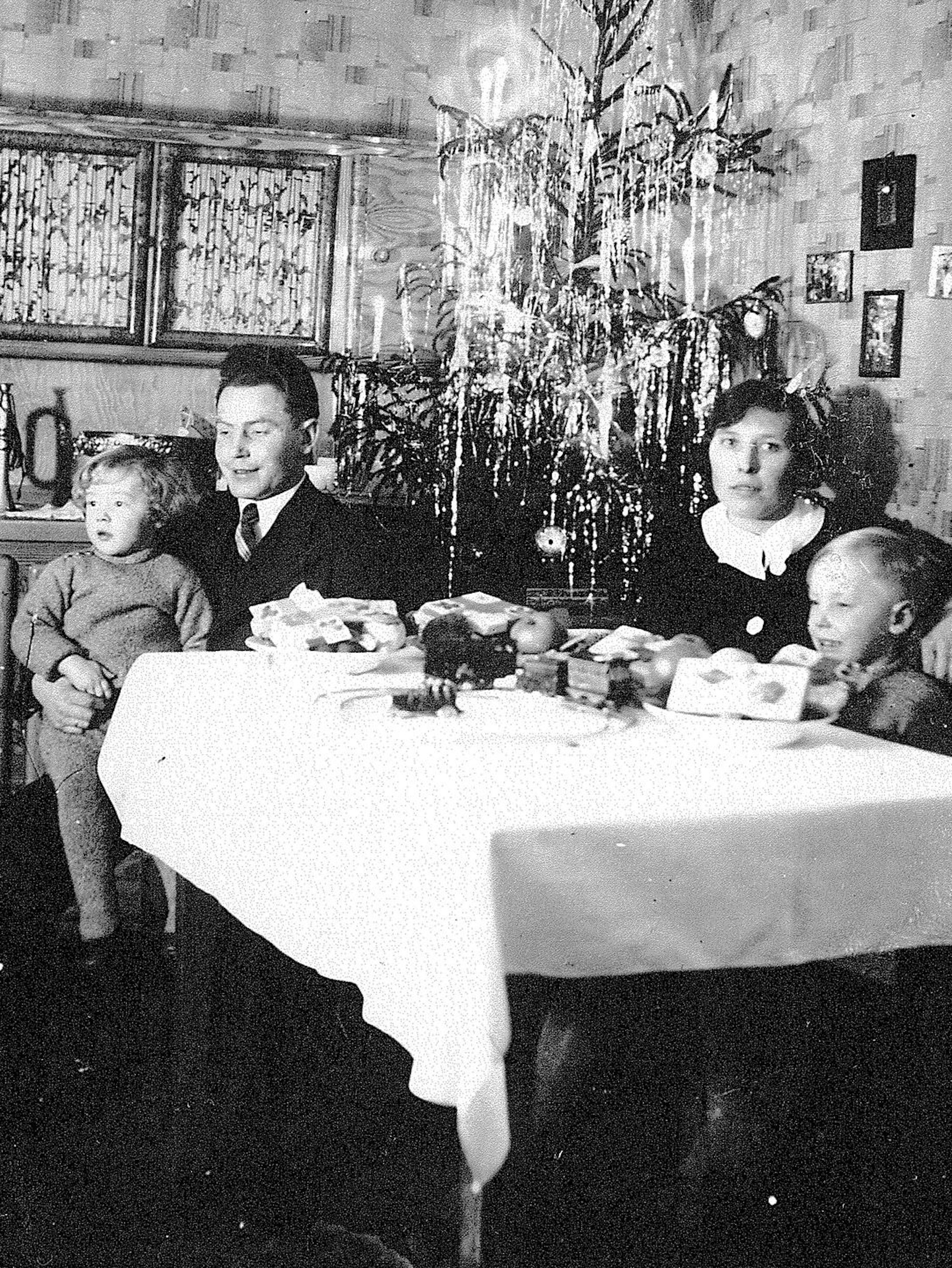 Familie Winterscheid an Heiligabend im Jahre 1934