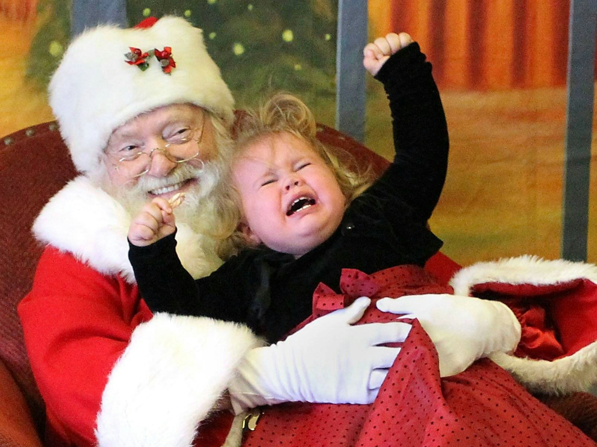 schreiendes Kind und Weihnachtsmann