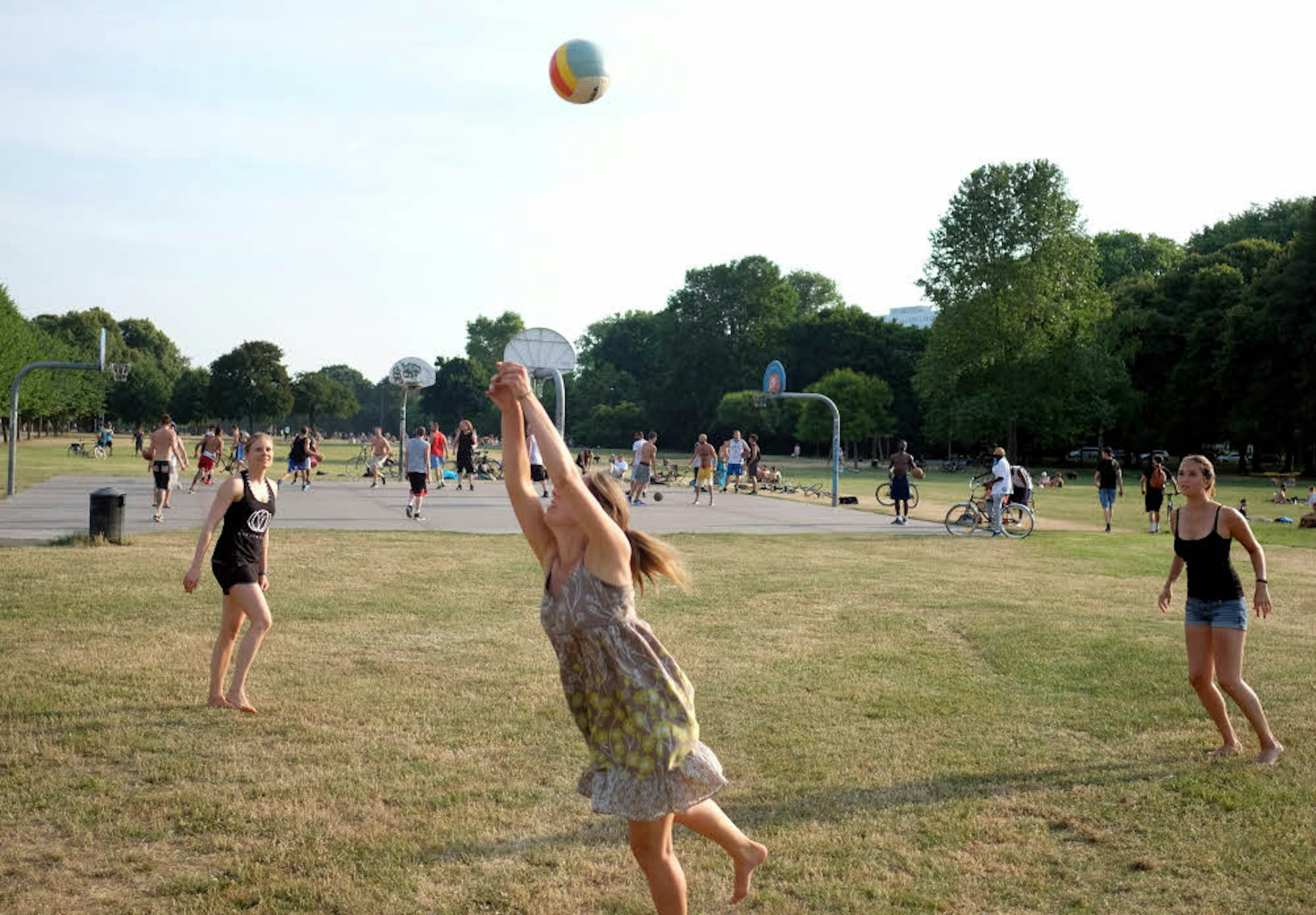 Auch Volleyball kann man im Sportpark spielen.