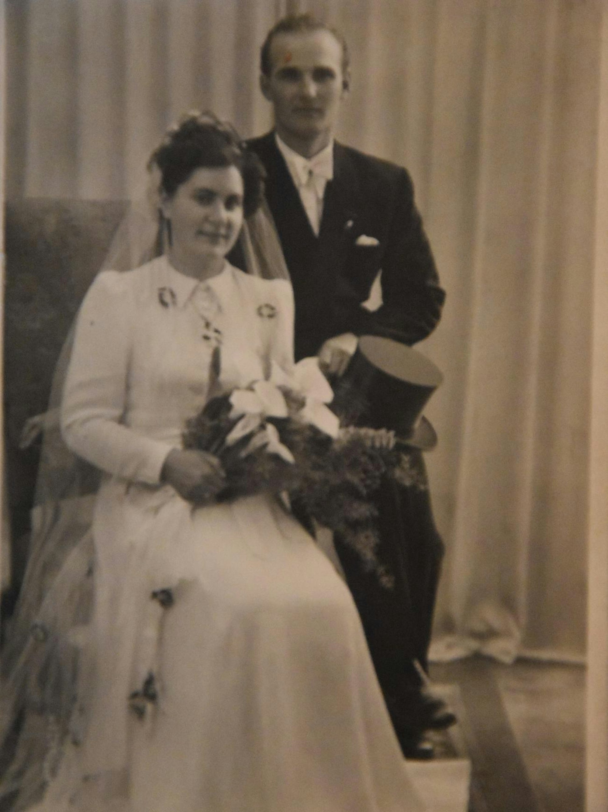 Das Hochzeitsfoto aus dem Jahr 1950 mit Julchen Mons.