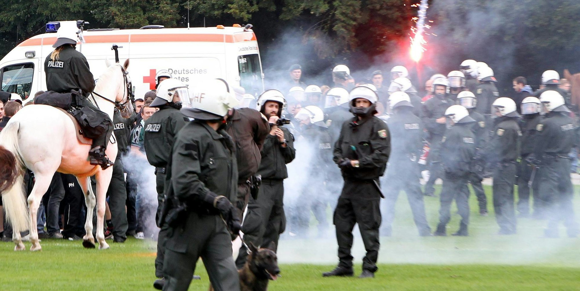 Polizeieinsatz Fußball Symbol