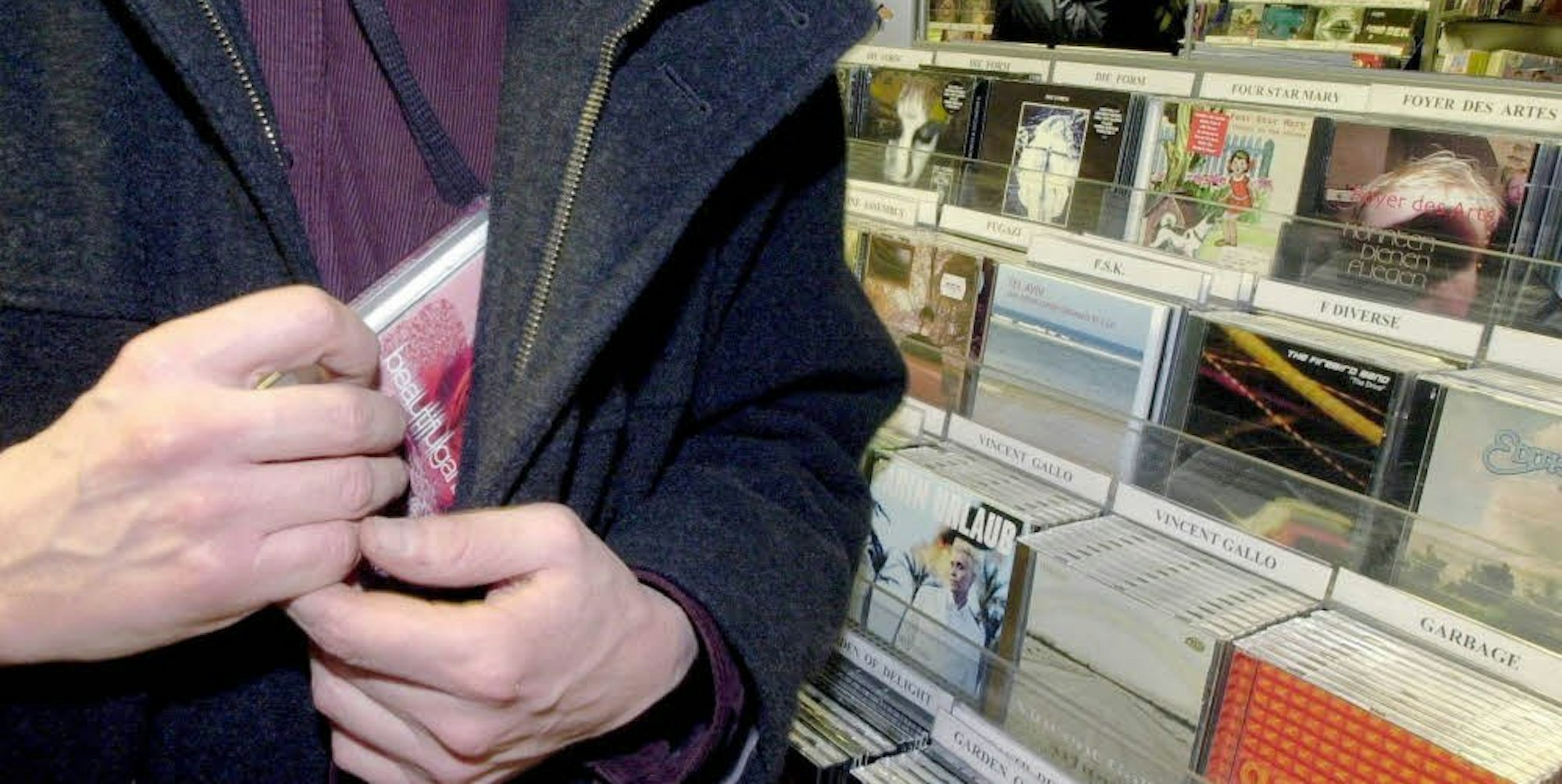 Der Diebstahl geschah im Huma-Einkaufscenter. Anders als auf dem Symbolfoto hatte der Verdächtige eine sogenannte Klautasche dabei. 