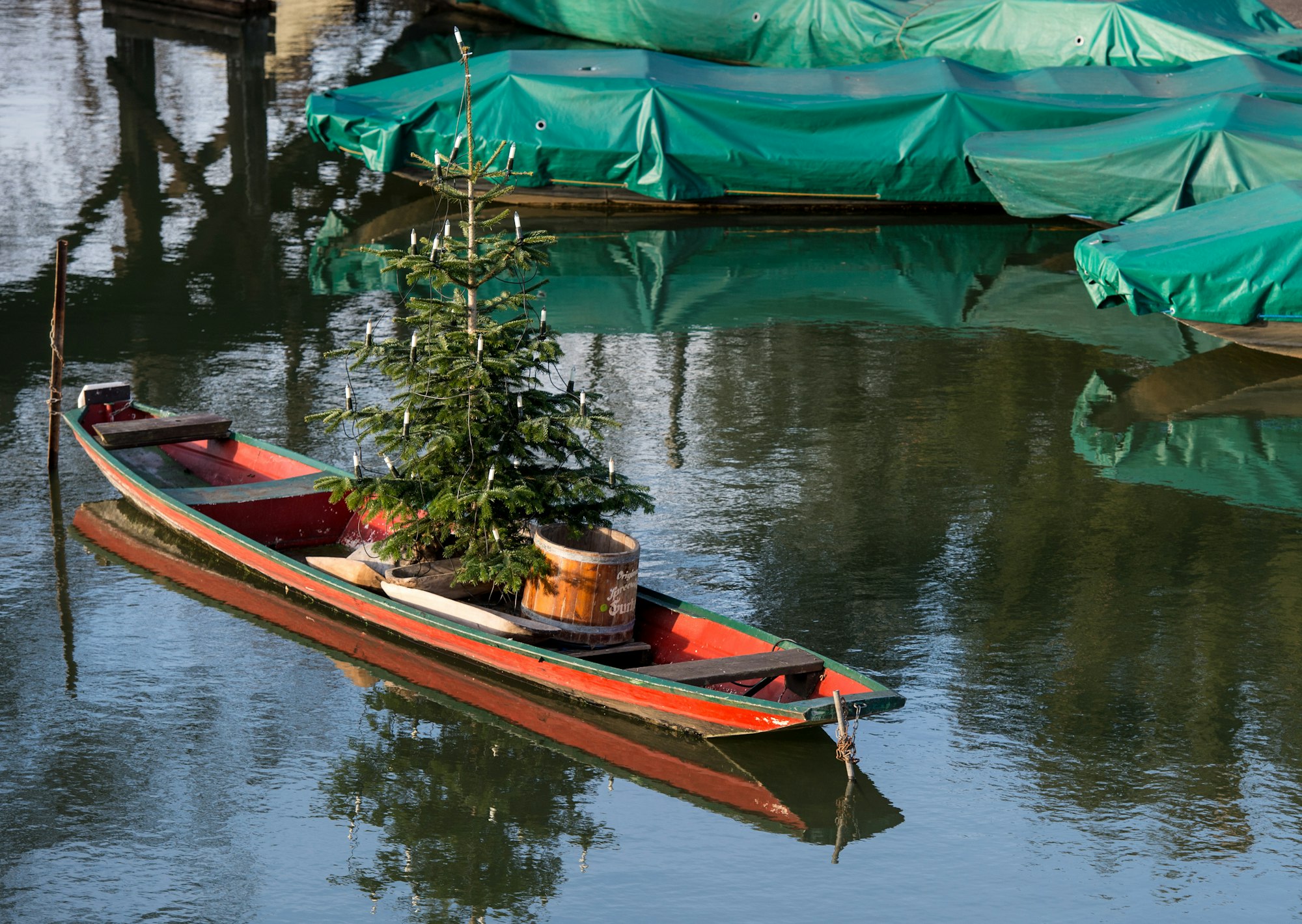 Weihnachtsbaum boot dpa
