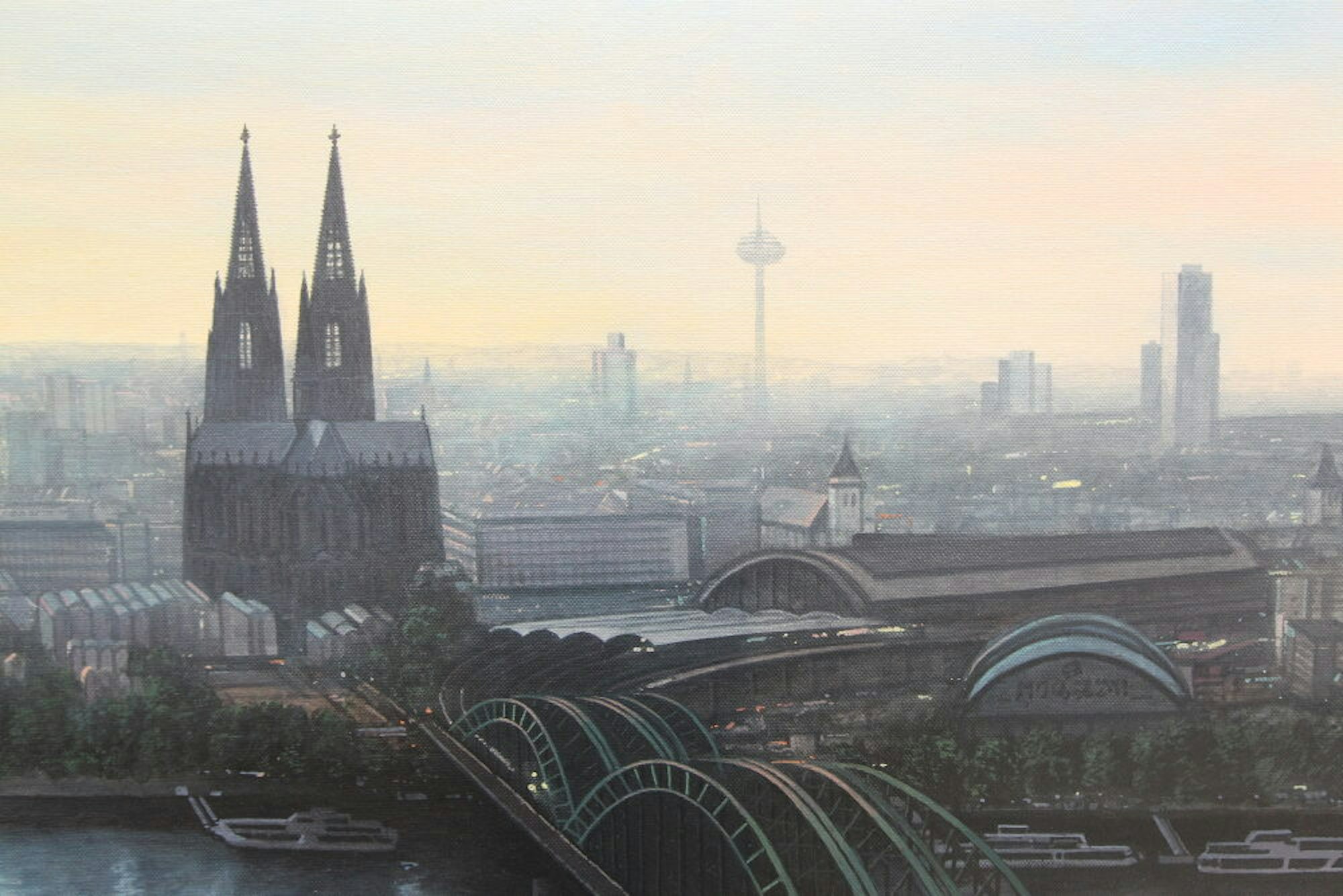 Mit Akkuratesse fängt der Künstler das Panorama der Domstadt ein, hier aus einer seiner Lieblingsperspektiven vom LVR-Turm aus.