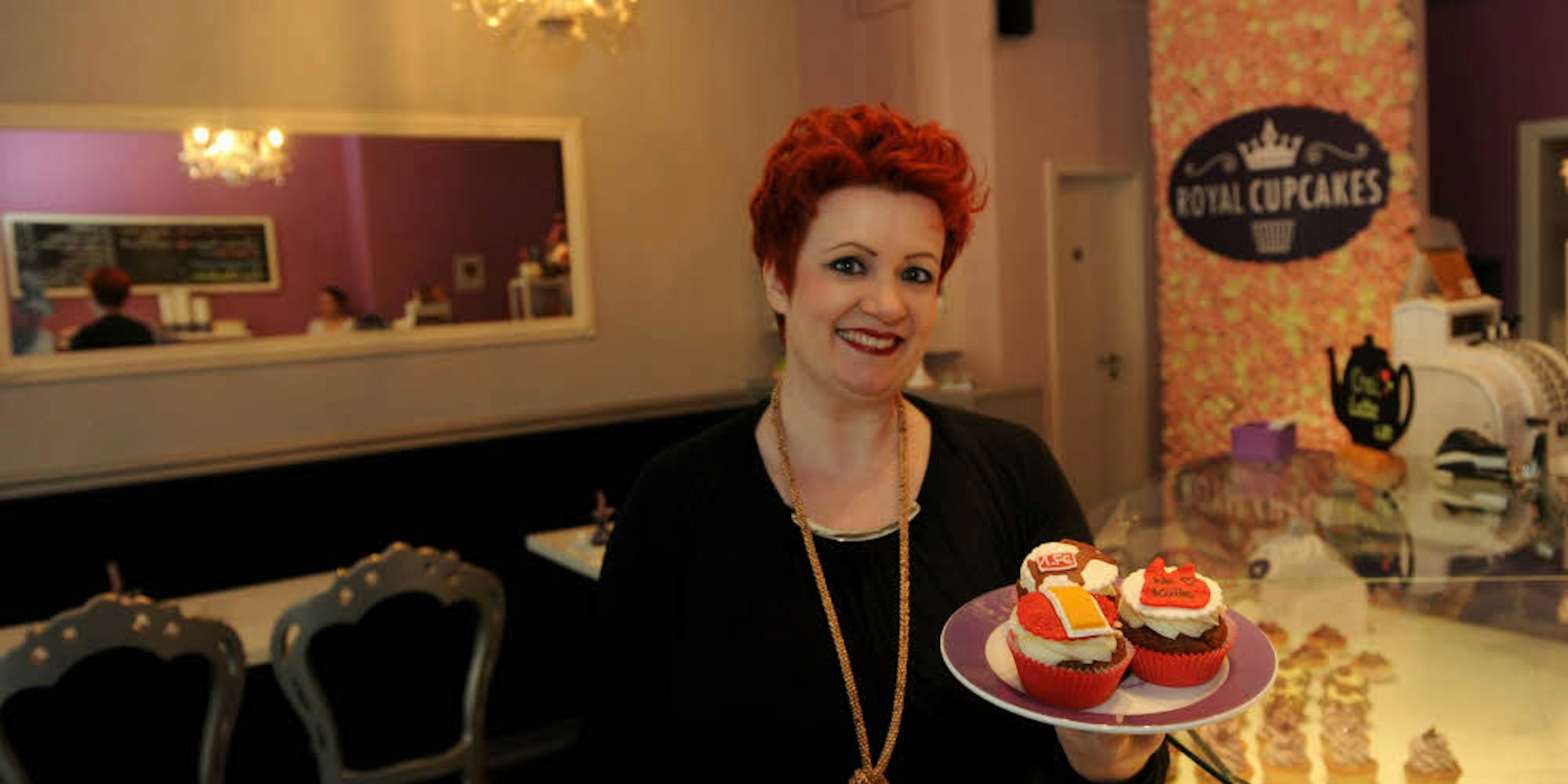 Kirstin Mohrin stellt in ihrem Café Royal Cupcake kleine Kunstwerke her.