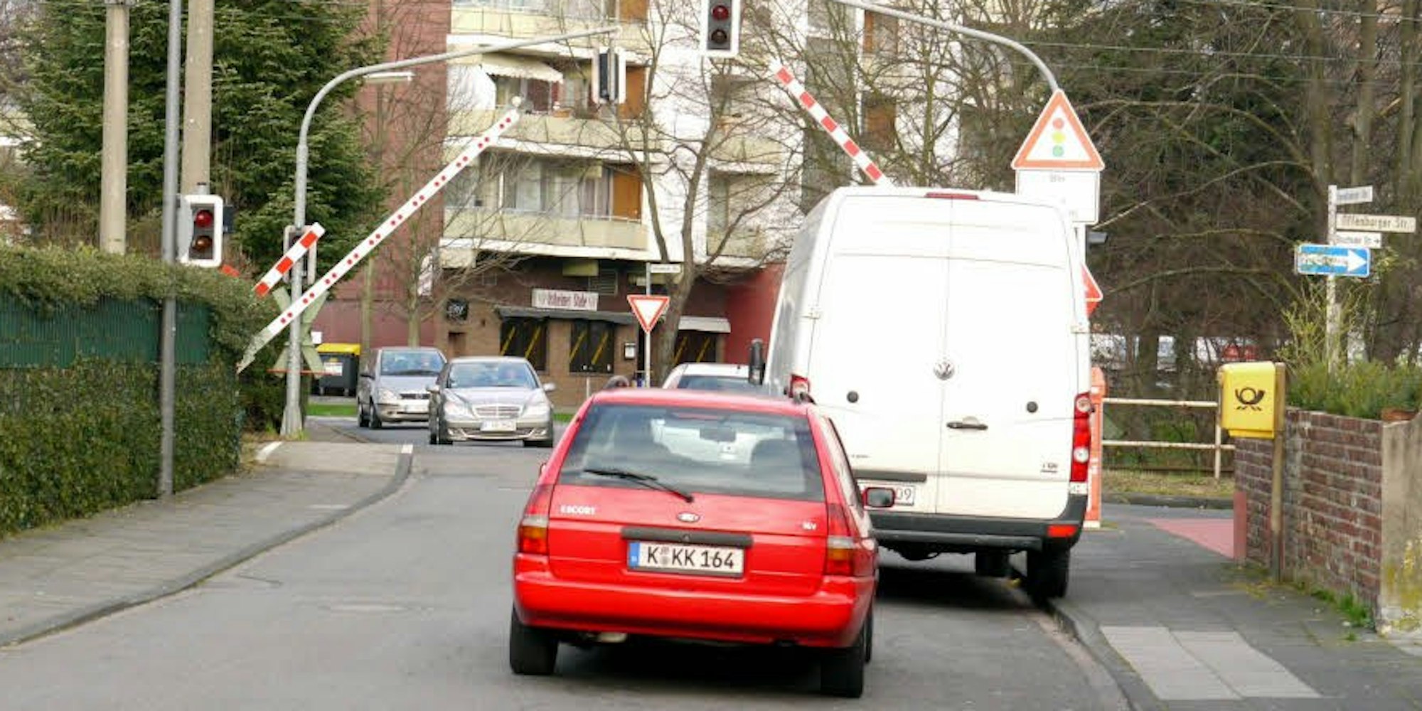 Das hohe Verkehrsaufkommen auf der schmalen Konstanzer Straße stört zahlreiche Anwohner.