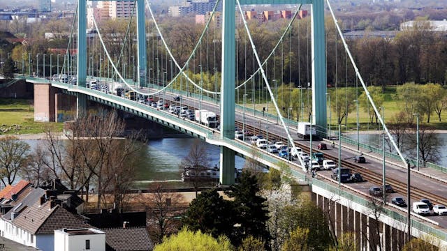 39 Millionen sollte die Sanierung der Mülheimer Brücke kosten – inzwischen werden 72 Millionen veranschlagt.