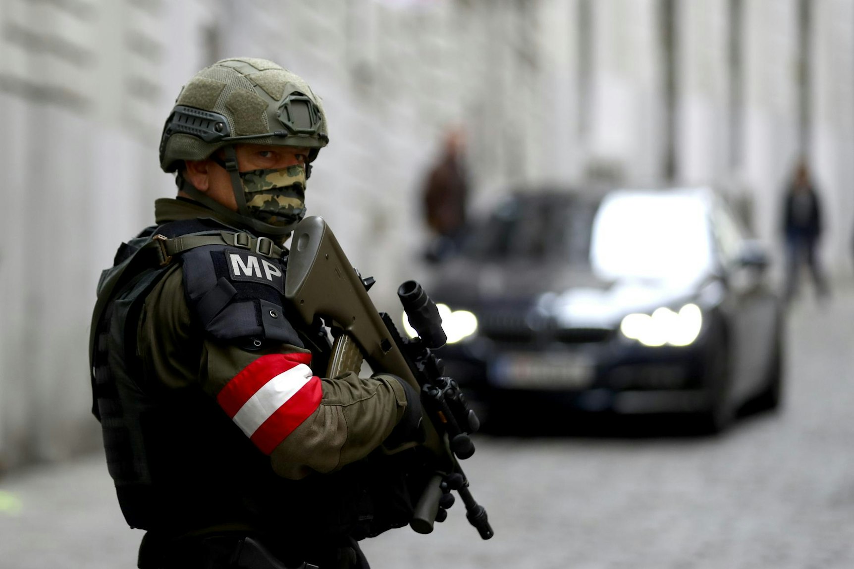 Munition aus der Slowakei: Innenminister: Attentäter in Wien handelte  allein - Rundschau Online