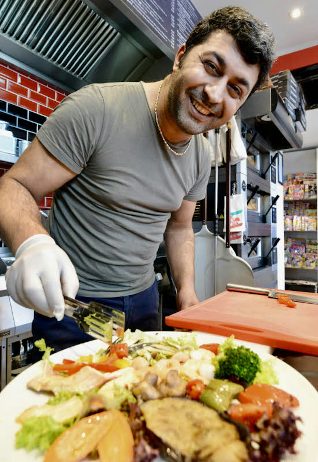 Kemal Soysal betreibt gemeinsam mit seiner Frau seit wenigen Wochen das Il Punto in Frechen-Bachem. Zuvor leitete er 20 Jahre eine Pizzeria.