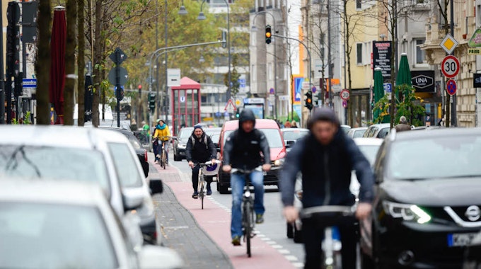 Radfahrer auf der Venloer Straße (Archivbild)