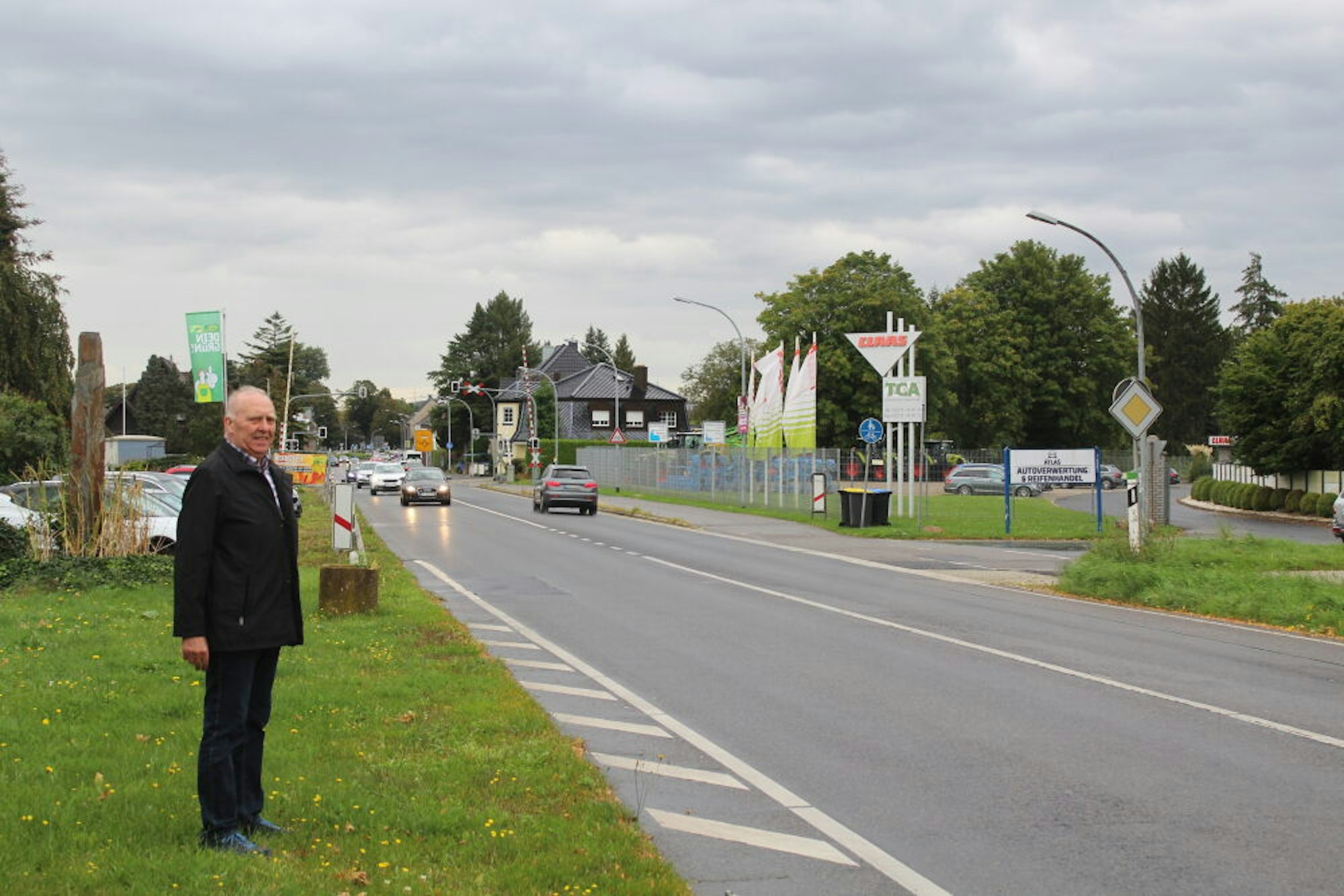 Ortsbürgermeister Willi Wildschrey beklagt den Verkehr auf der Aachener Straße (L 276).