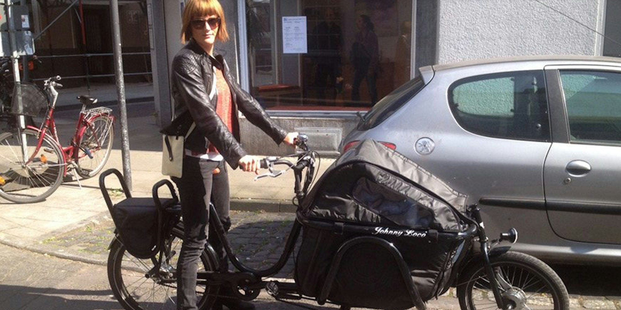 Die Kölnerin Judith Scholz zieht ihr Rad von „Johnny Loco“ dem Auto vor.