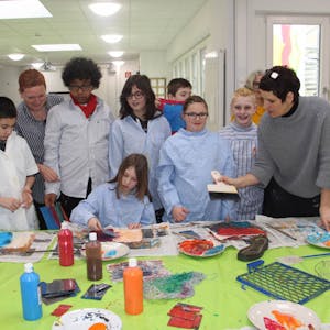 Die Schüler der Pestalozzi-Schule arbeiten mit Begeisterung im Fantasie-Labor des Max-Ernst-Museums.