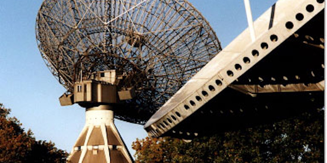 Weithin sichtbar ist das Radioteleskop auf dem Stockert in Eschweiler, das jetzt ins Eigentum der Nordrhein-Westfalen-Stiftung übergegangen ist.