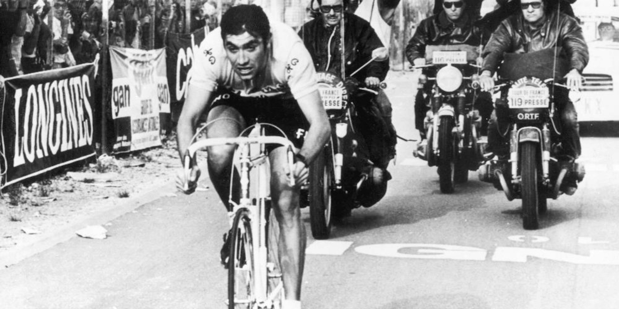 Schneller als alle Motorräder: Eddy Merckx bei einem Zeitfahren bei der Tour de France 1970.