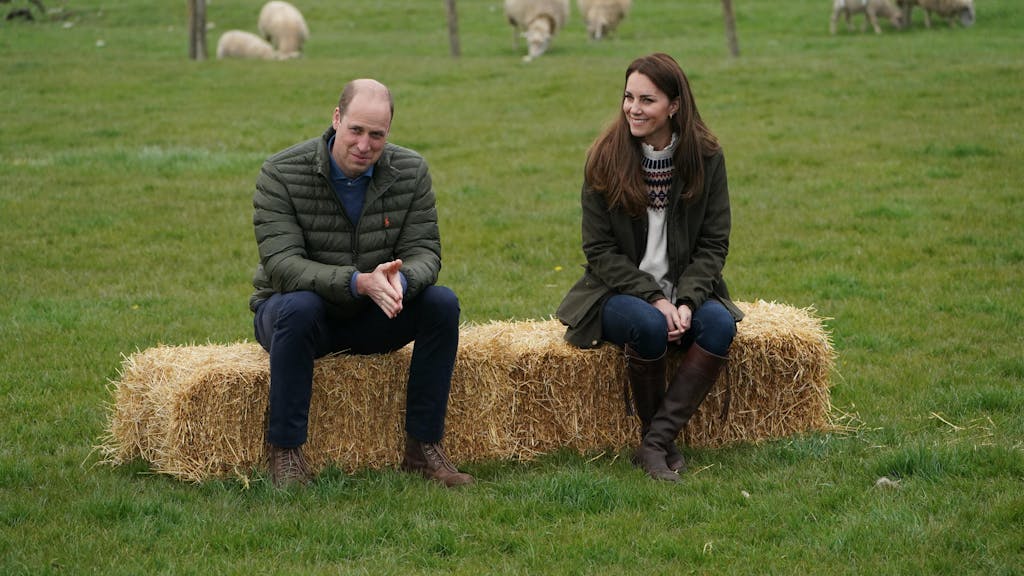 Prinz William und Ehefrau Herzogin Kate am 27. April 2021 in bei ihrem Besuch auf der Manor Farm