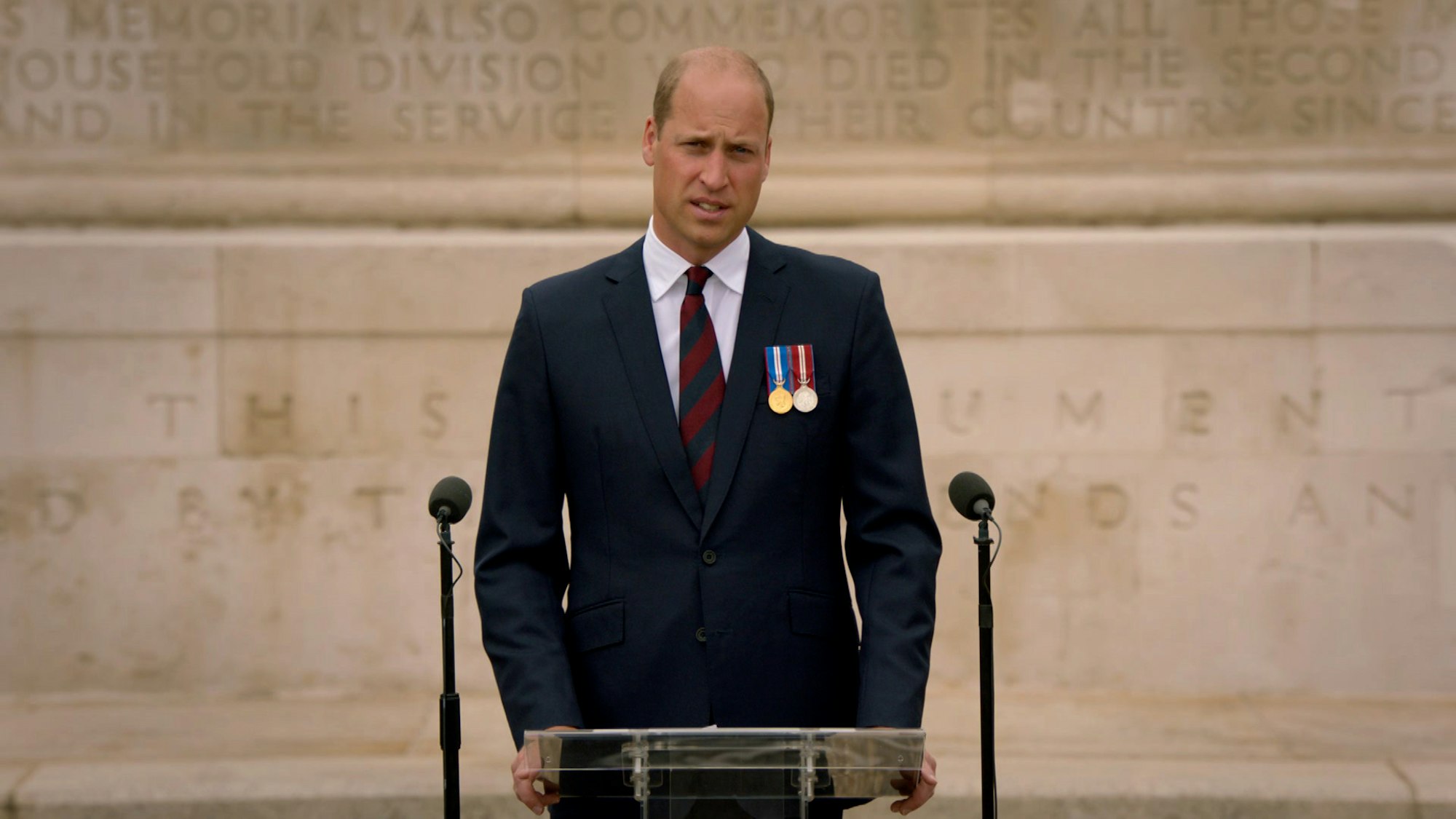 Prinz William hält eine Rede.