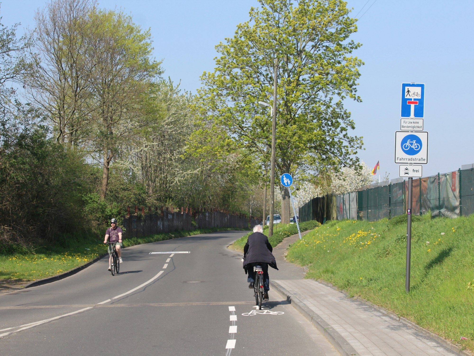 bes-fahrradstrasse-etzel02