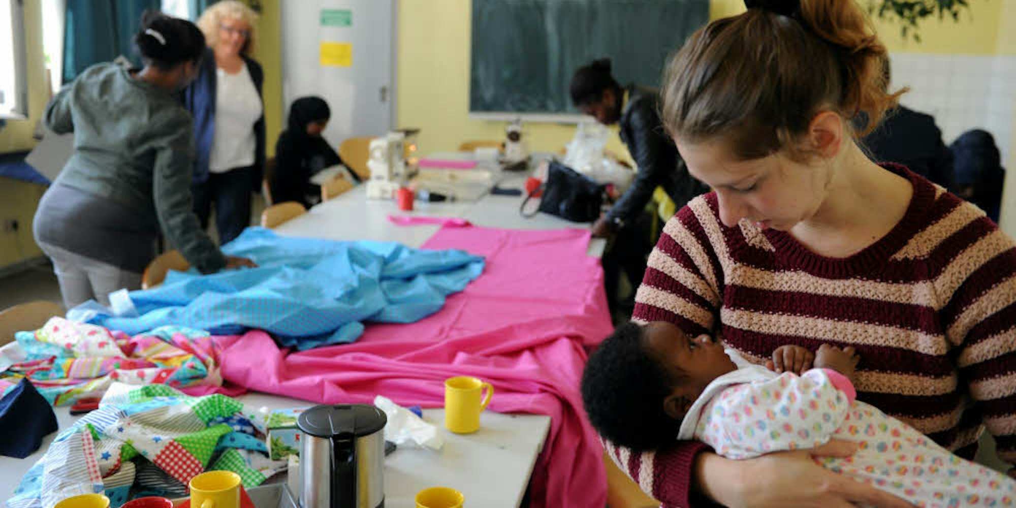 Im Flüchtlingszentrum Fliehkraft des Kölner Flüchtlingsrats werden unter anderem Kurse für Mütter durchgeführt.