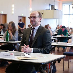 Niklas Kienitz während der Ratssitzung im Gürzenich