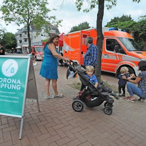 Das mobile Impfzentrum aus der Kreisstadt machte am Sonntag erstmals in Leichlingen Station.