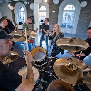 Freakstorm rocken im Bickenbacher Hammerwerk: Jannik Gramm (Mitte) filmte die Band für deren ersten Videoclip.