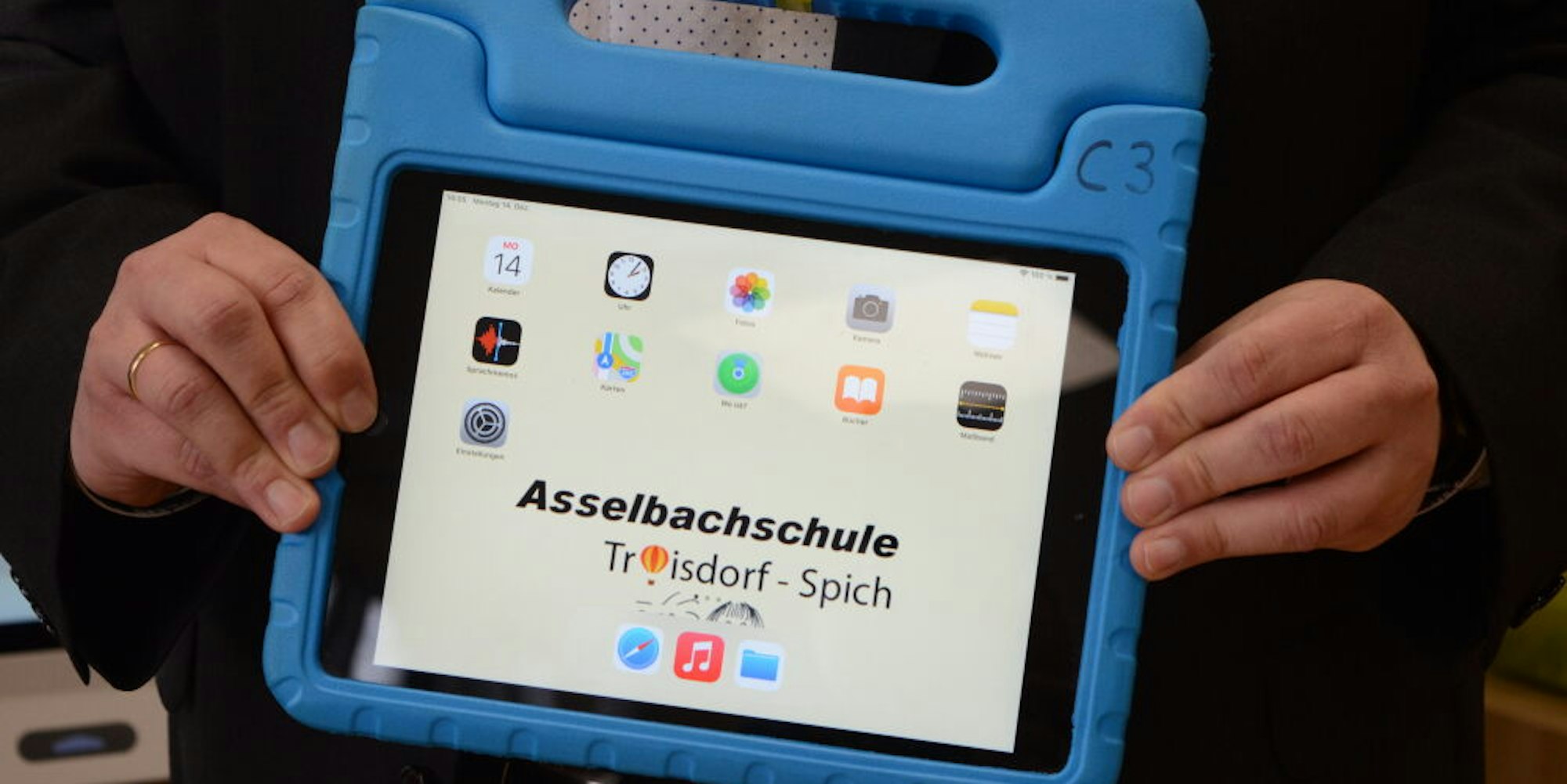 An den Troisdorfer Schulen gibt es bisher 800 Tablets. Weitere Computer sind bestellt.