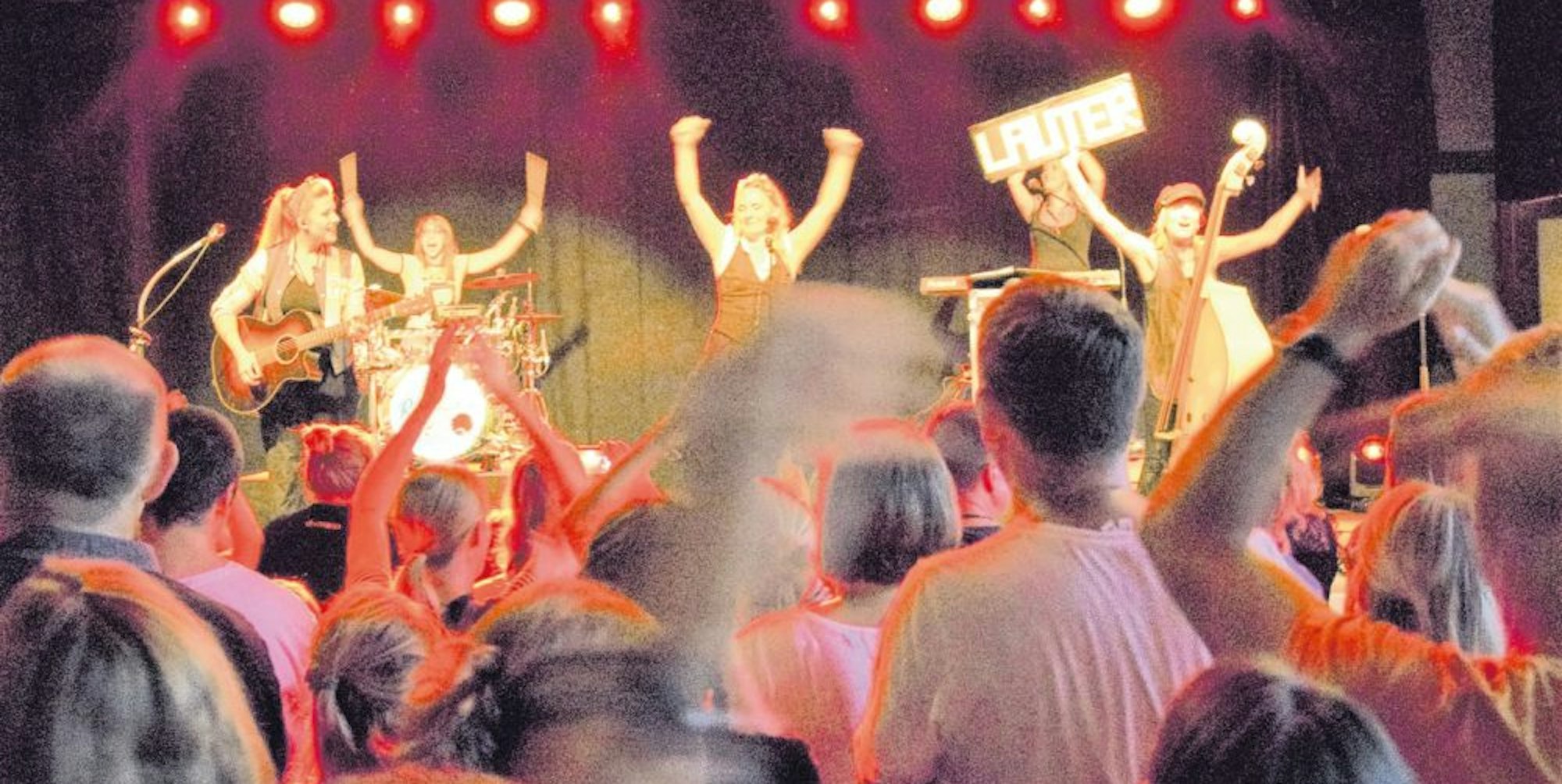 Die Rockemarieche aus Köln erfreuten die Fans in Erftstadt mit ihrer Performance.