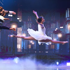 Mit spektakulären Figuren widersetzen sich Sergey Mishchurenko und Maria Tolika in der Tanz-Show „Masters of Dance“ der Schwerkraft.