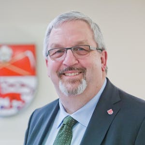 Seit 2014 ist Stefan Meisenberg (parteilos) Bürgermeister von Marienheide.