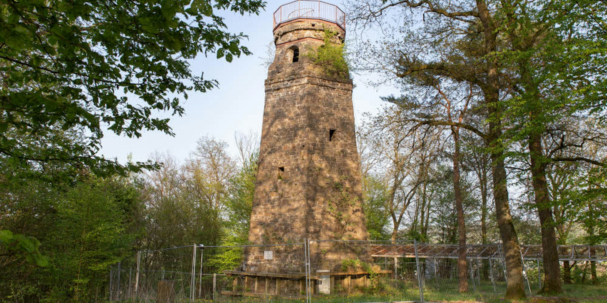 Weil aus der Außenmauer Steine herabstürzten, ist der Bismarckturm schon seit Jahren gesperrt. Damit war auch das Ende des traditionellen Türmchenfests besiegelt.
