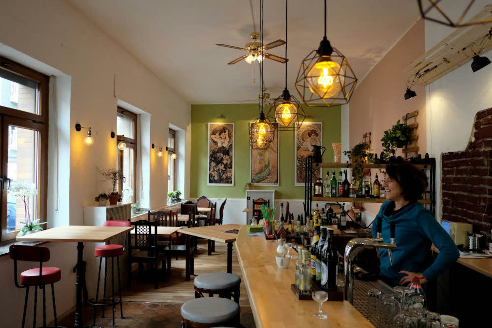 Nurgül Oruc hat in den ehemaligen Kneipenräumen am Nippeser Markt ihr Crêperie-Café eröffnet.