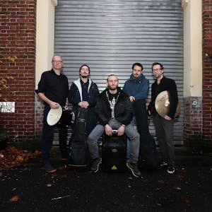 Die Hobby-Metalband „Sick of Searching“ steht mit ihren Instrumenten bald auf der Straße.