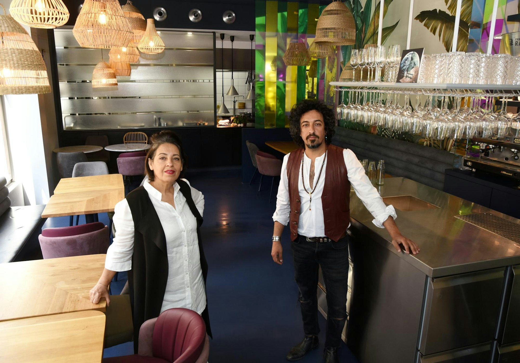 Seit Frühling am Eigelstein: Nuria und Nawin Sediqie mit ihrem Restaurant.