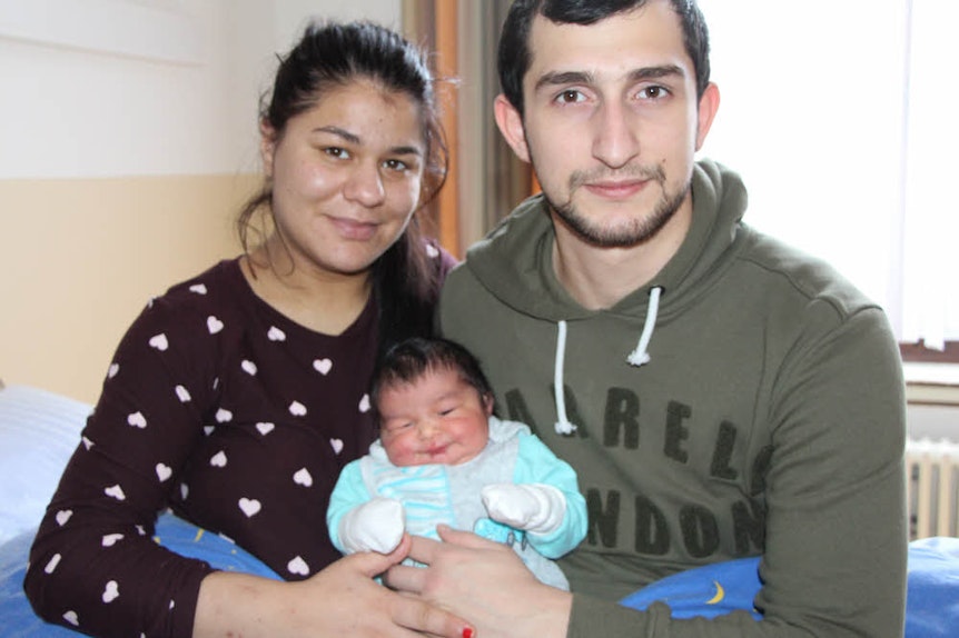 Jale und Tural Haciyeva mit ihrem Jungen Ayaz.