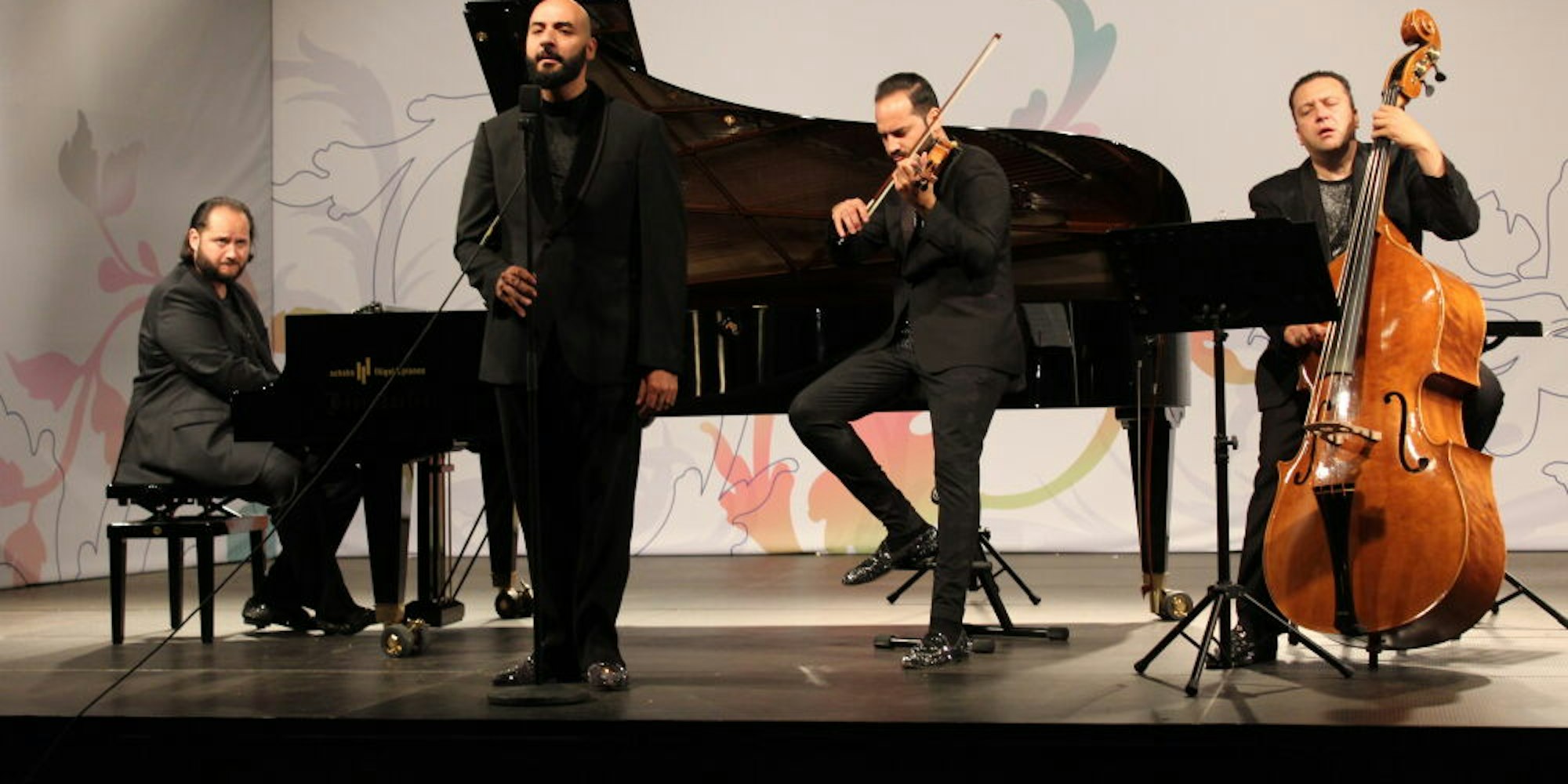 In Brühl wurden die Brüder Frantisek und Roman Janoska und Kontrabassist Julius Darvas von Sänger Arpad Janoska unterstützt.