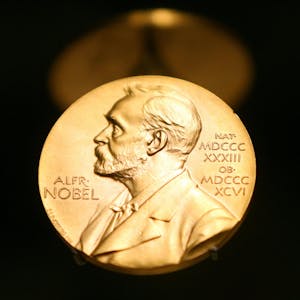 Nobelpreis Medaille dpa