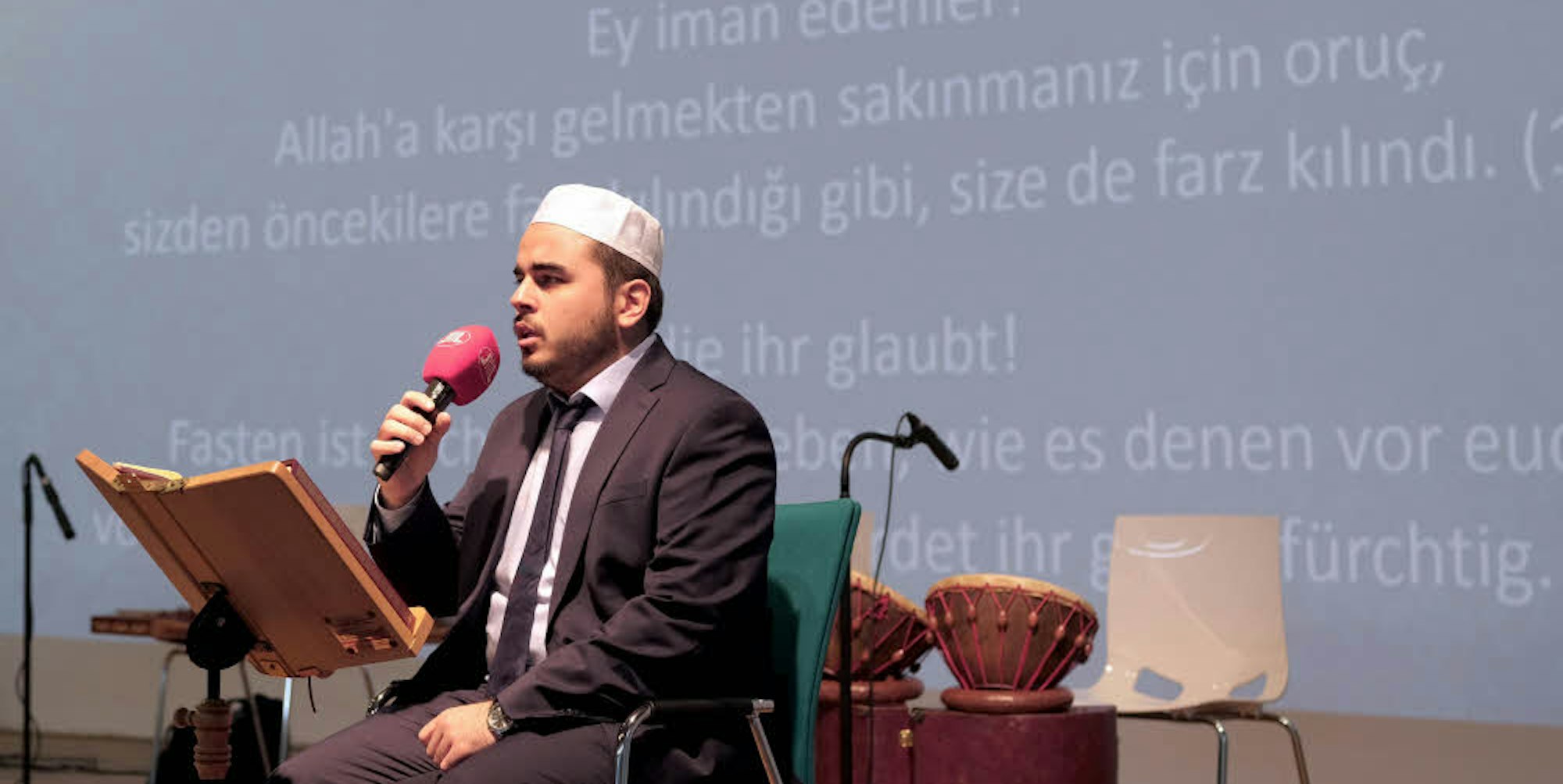 Aus dem Koran rezitierte der Religionsbeauftragte Gökhan Uygun.