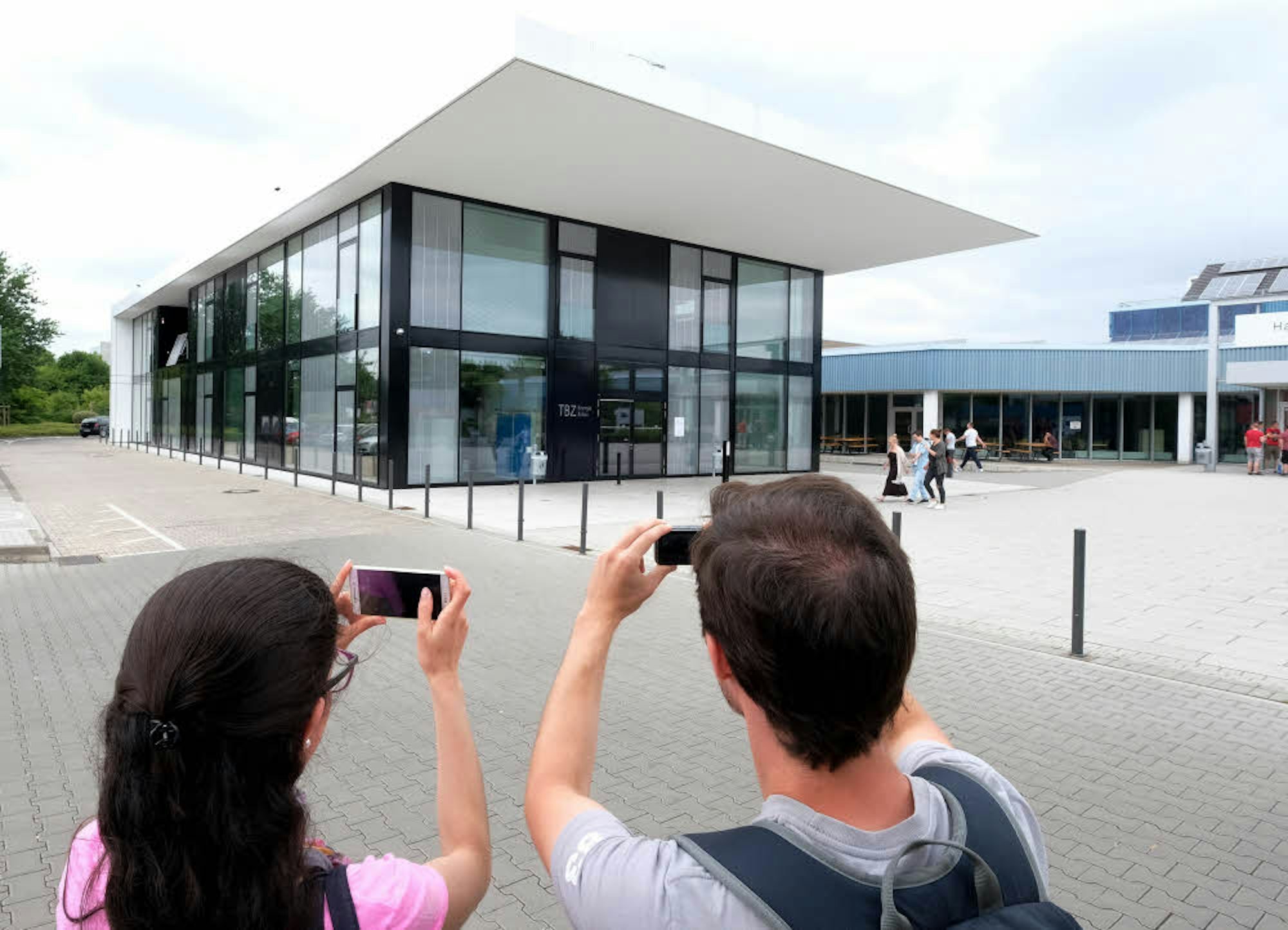 Blickfang: das gläserne Technologie- und Bildungszentrum der Handwerkskammer am Butzweilerhof