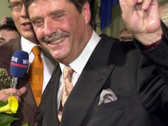 17. September 2000: Fritz Schramma feiert seine Wahl zum OB.