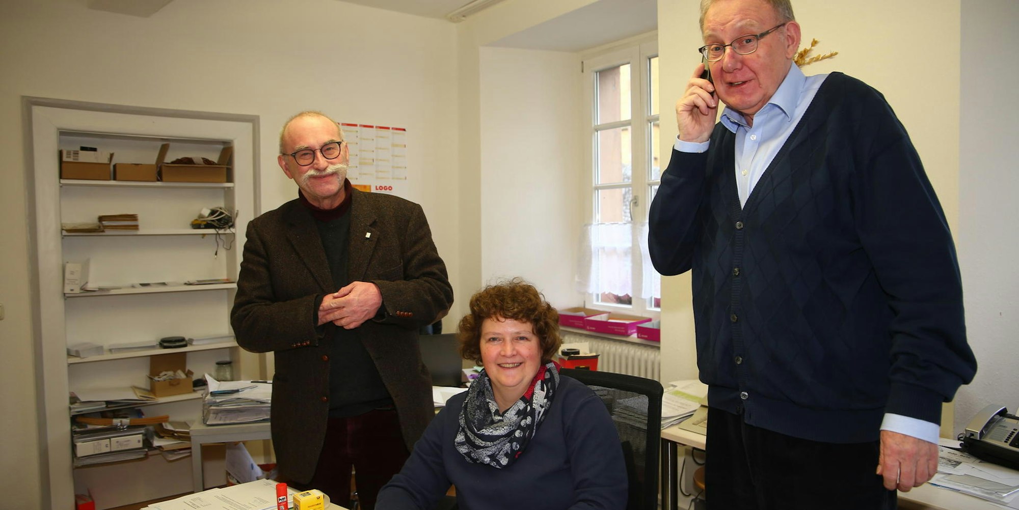 Pfarramtssekretärin Ursula Lammert und ein bewährtes Duo: Regionalvikar Philipp Cuck (l.) und Peter Uelpenich.