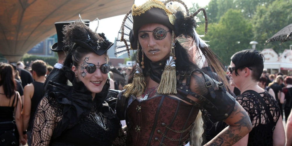 Irgendwo zwischen Piratenkluft und Steampunk - Beim Amphi-Festival geht es vor allem um die Outfits.