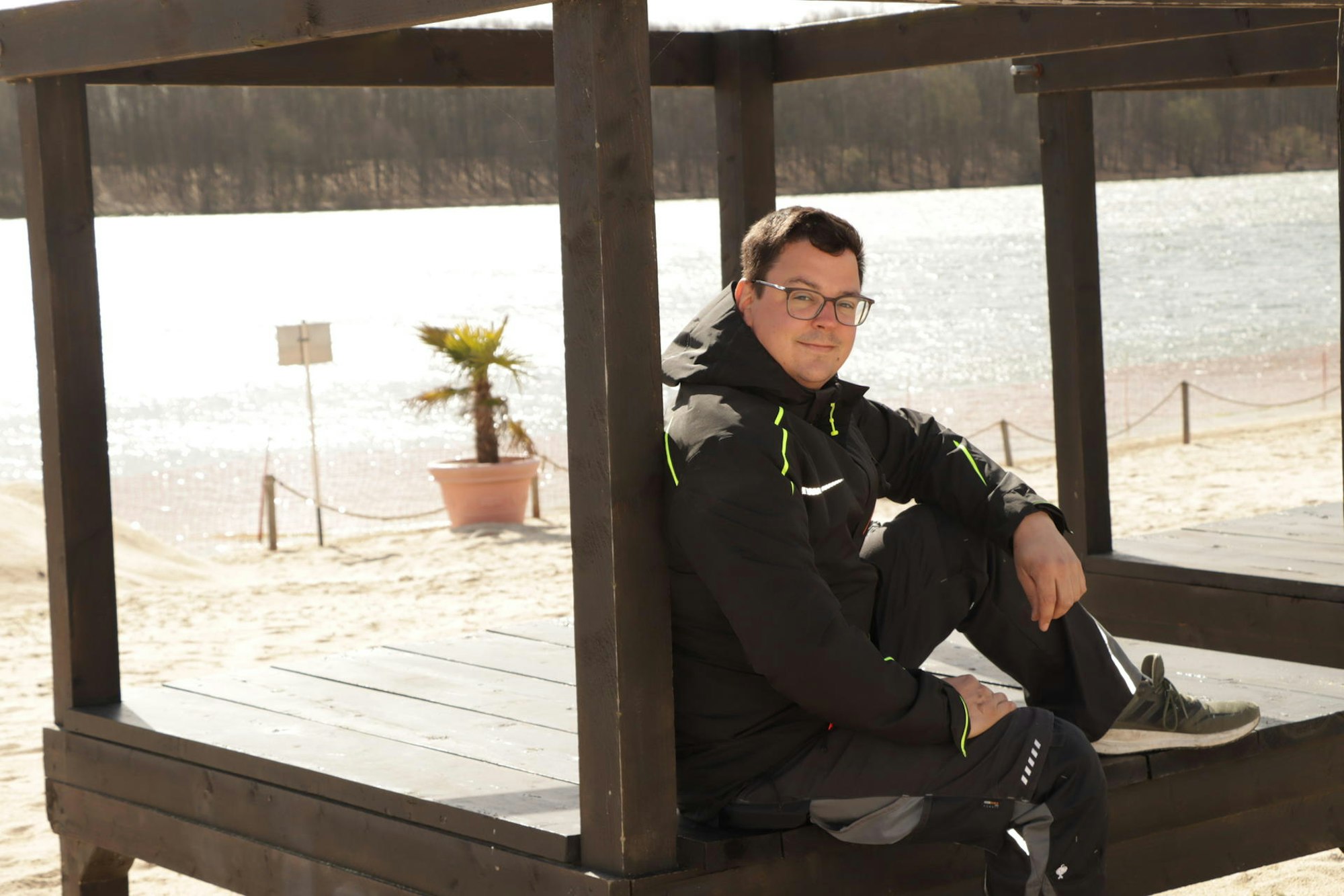 Christoph Hausmann ist Pächter des Strandbads und Beachclubs am See und steckt mitten in den Vorbereitungen für die neue Saison. Vor Juni rechnet er aber nicht mit einer Öffnung.