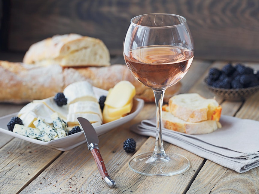 Ein krosses Baguette, ein würziger Käse und ein vollmundiger Wein – und schon fühlen Sie sich wie in Frankreich.