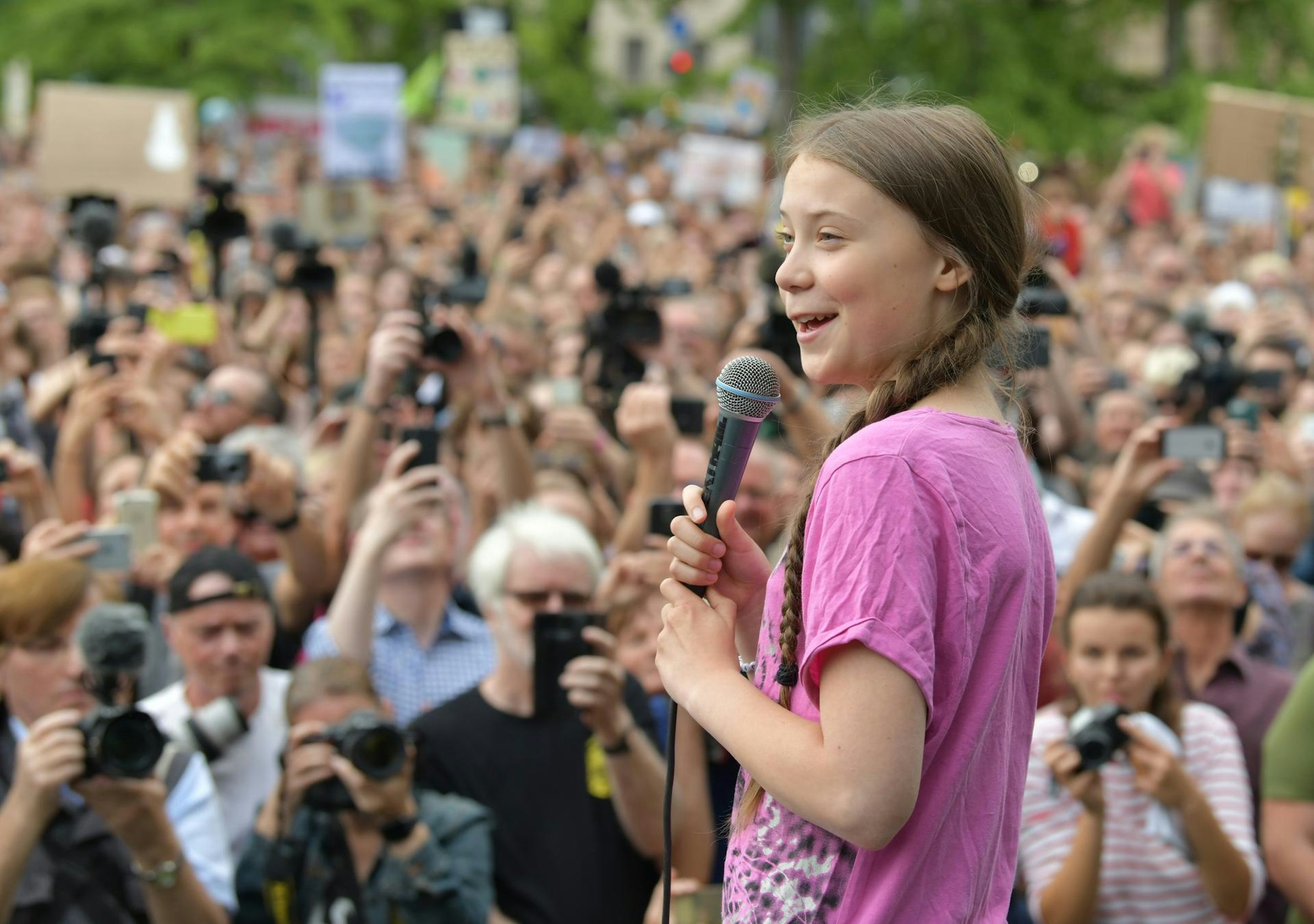 Greta Thunberg spricht vor Masse