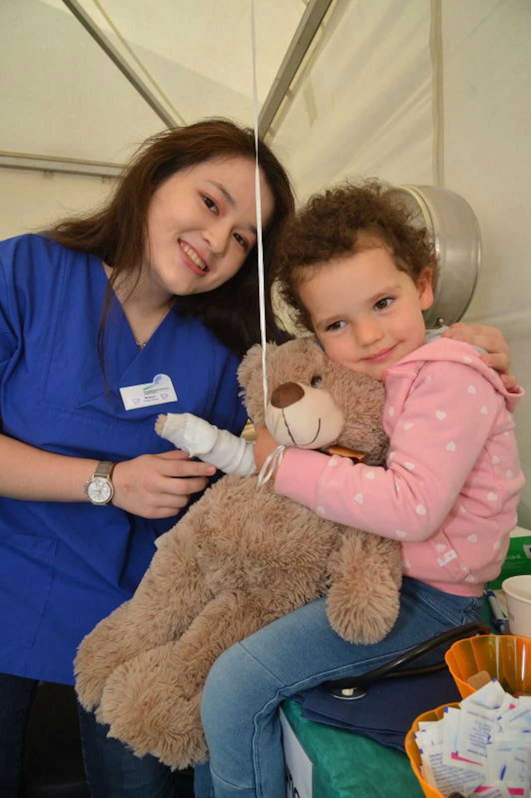 Kuscheltiere ließen Kinder in der EVK-Teddyklinik verarzten.