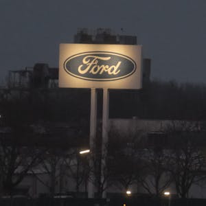 Ford bei Nacht Grönert
